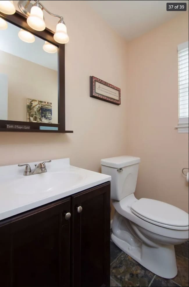 Building Photo - "Charming 2-Bedroom Retreat in Franklin with 1.5 Baths and Cozy 1244 Sq Ft Layout!"