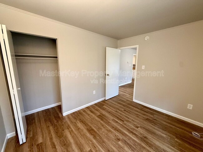 Building Photo - 221 Byrum St