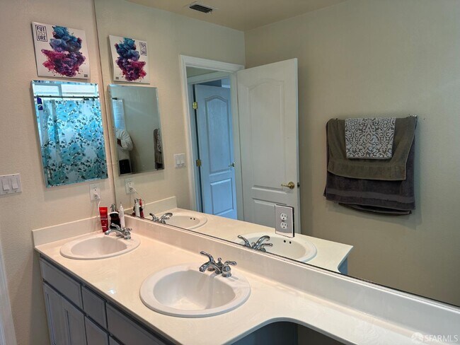 Building Photo - 2055 Redbud Way