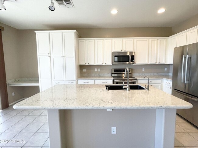 Building Photo - 2737 W Wayne Ln