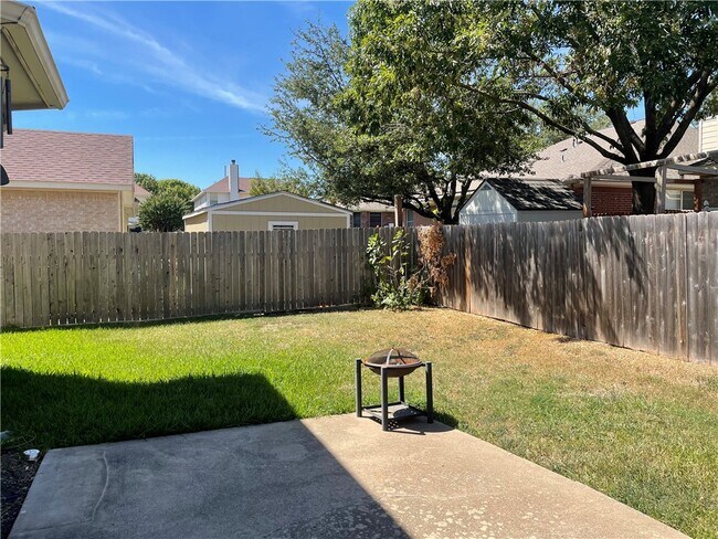 Building Photo - 3610 Eagles Nest St