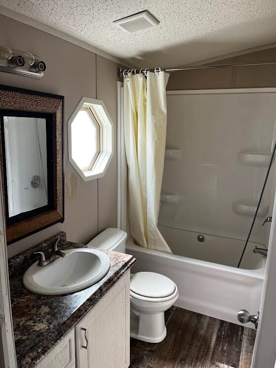 Building Photo - 411 Medford St