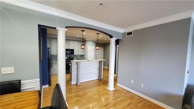 Building Photo - 1307 Stratford Commons