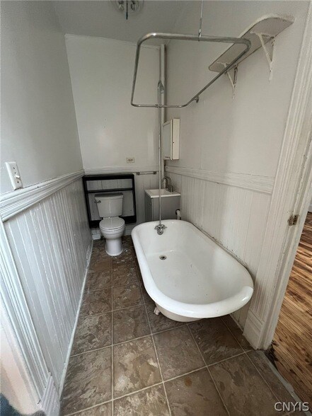 Building Photo - 229 Kellogg St