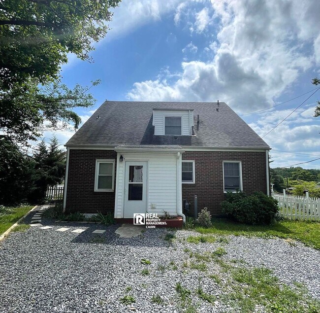 Building Photo - Charming 4 Bedroom, 2 Bath Home