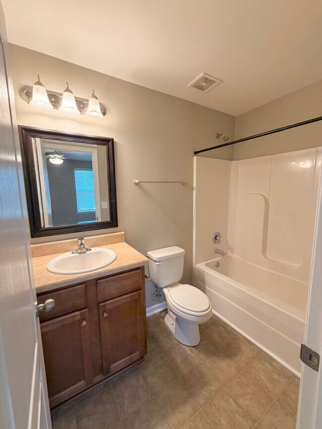 Building Photo - Modern 3/3 Condo | Prime Tallahassee Location