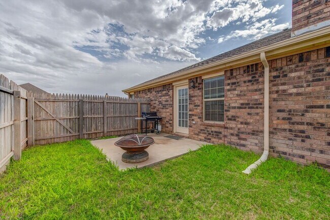 Building Photo - Spacious 4-Bedroom Gem in North Lubbock