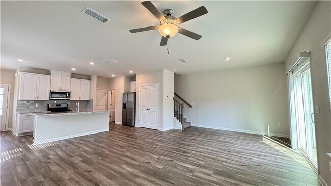 Building Photo - 128 Cedar Ln