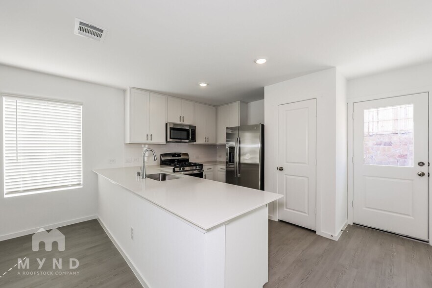 Building Photo - 2764 Ctr Crk Ln