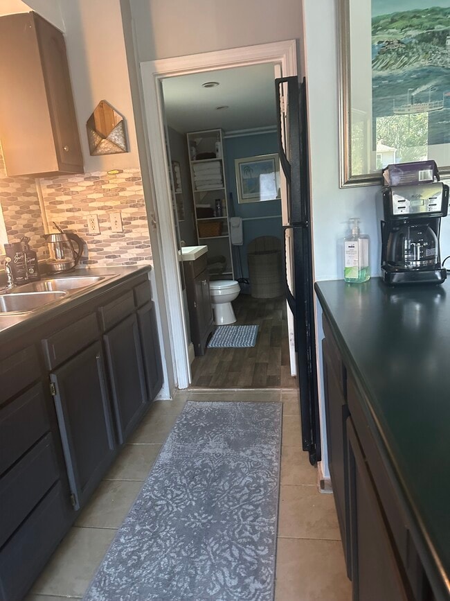 Building Photo - 1857 Division Rd