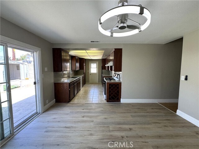 Building Photo - 4037 S Ellesford Ave