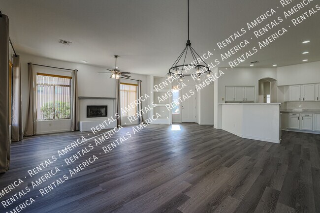 Building Photo - 2126 E Fawn Dr