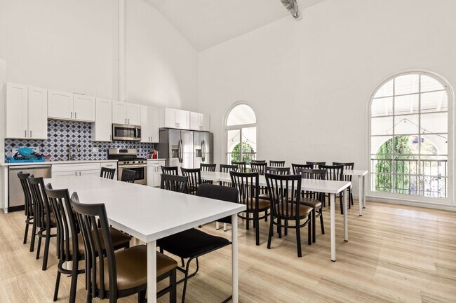 Building Photo - 832 Hilgard Ave