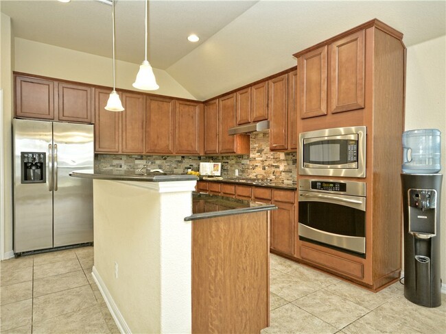 Building Photo - Excellent one story home available in Falc...