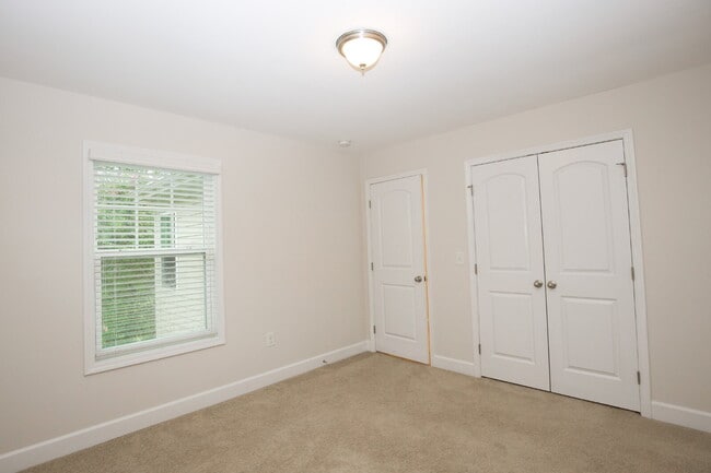 Building Photo - Charming 3 bed, 2.5 bath home with bonus t...