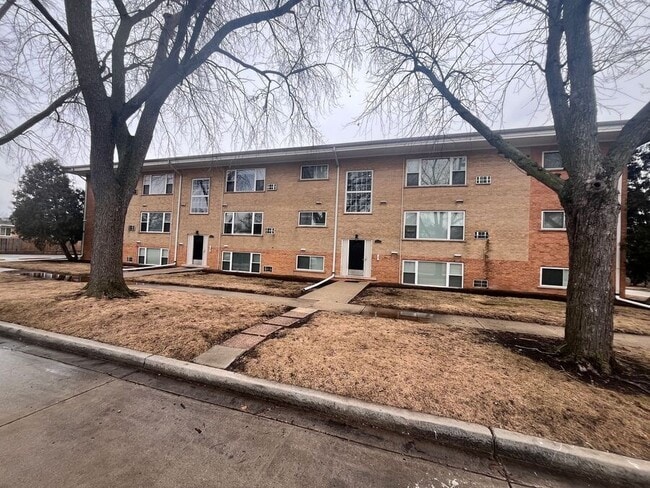 Primary Photo - 339 N Yale Ave