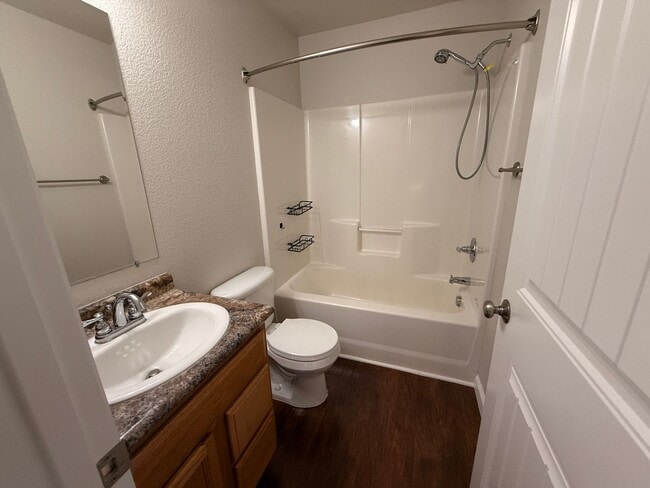 Building Photo - 4 Bedroom, 3.5 Bathroom Townhome in Cheyen...