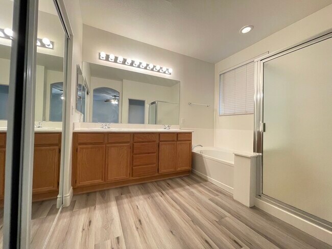 Building Photo - Carry Over Showing: This property has been...