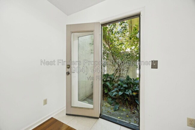Building Photo - 4063 Mizner Ct