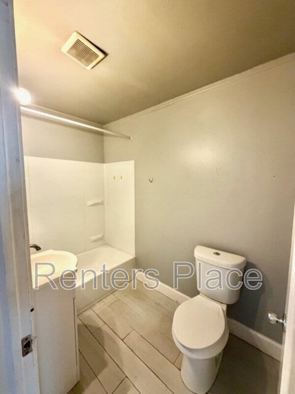 Building Photo - 2915 E Easton St