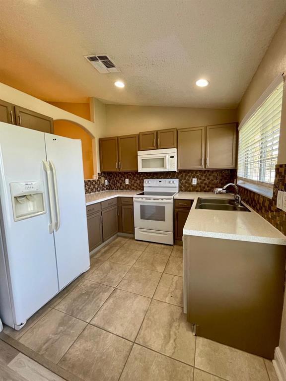 Building Photo - 13301 Fairway Glen Dr