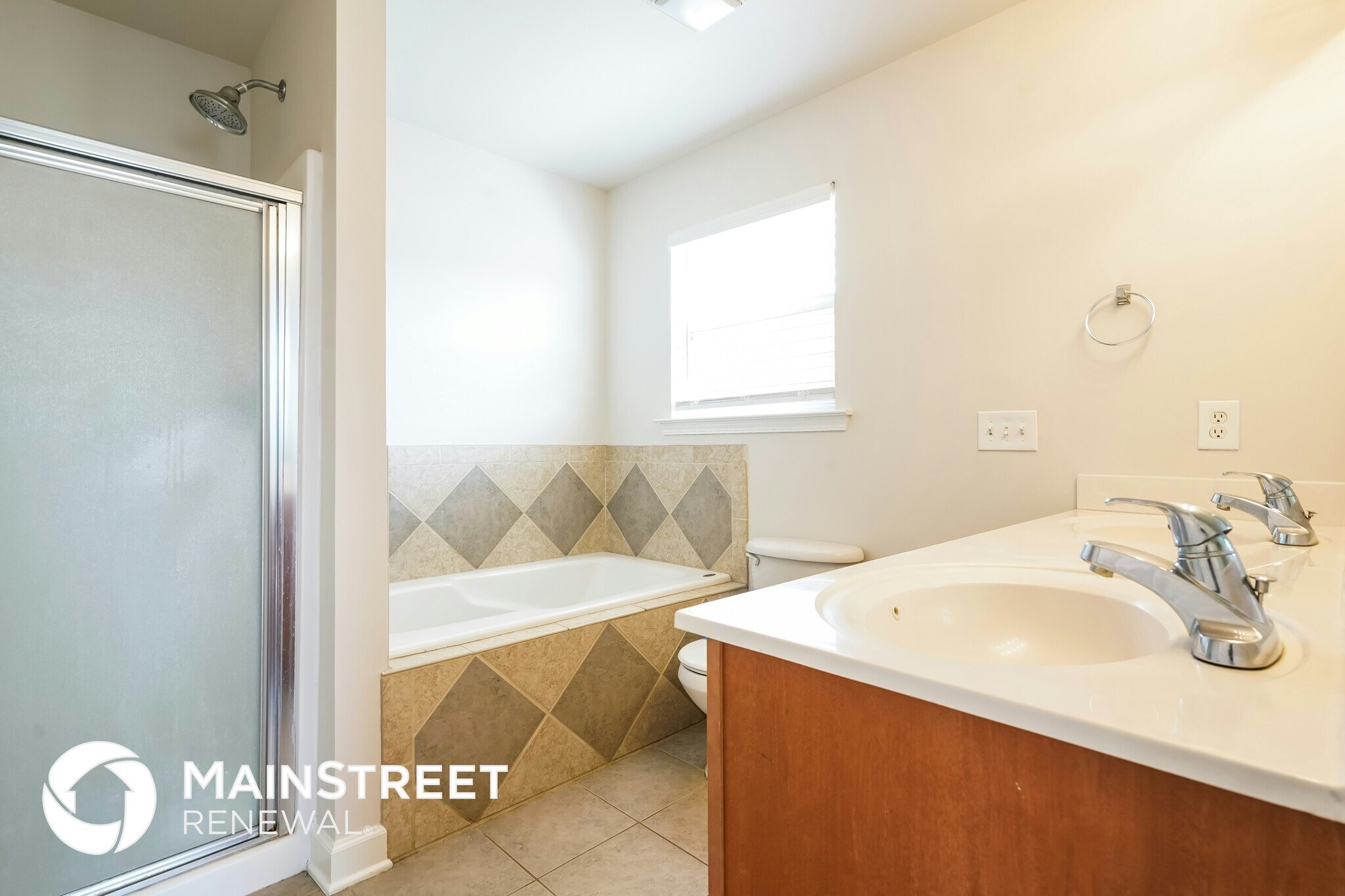 Building Photo - 1351 Lone Oak Rd