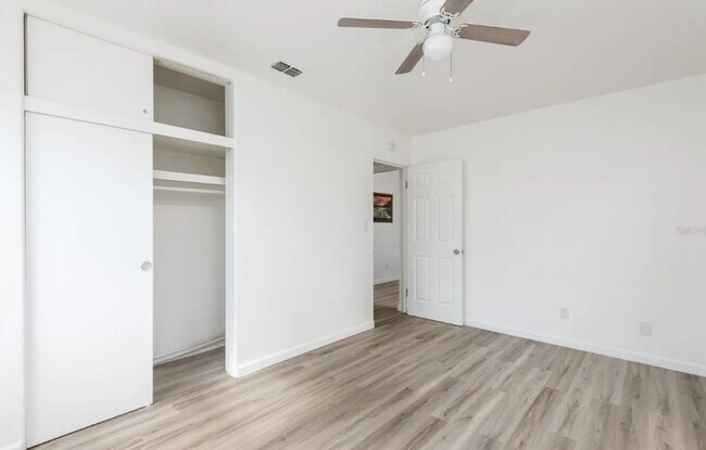 Building Photo - Housing Voucher Accepted: Charming 3-Bedro...