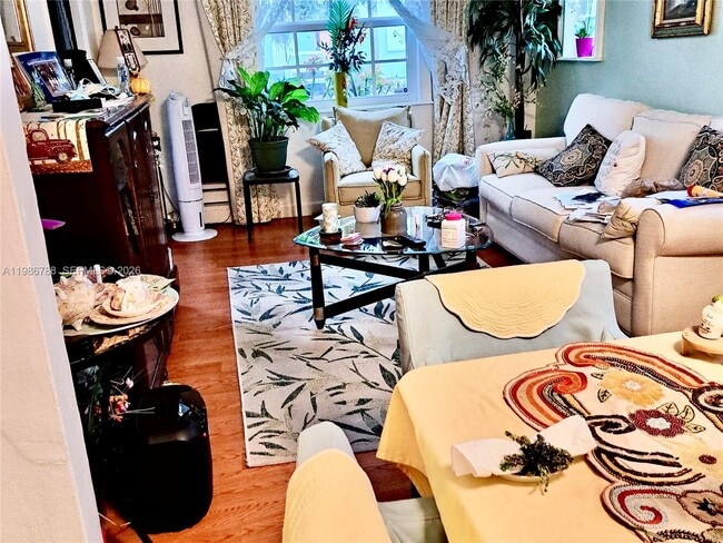 Building Photo - 521 NW 48th St