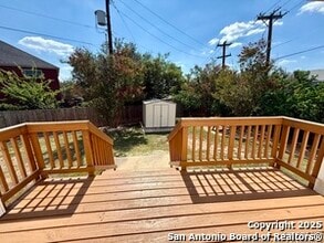 Building Photo - 218 Jardin Vista