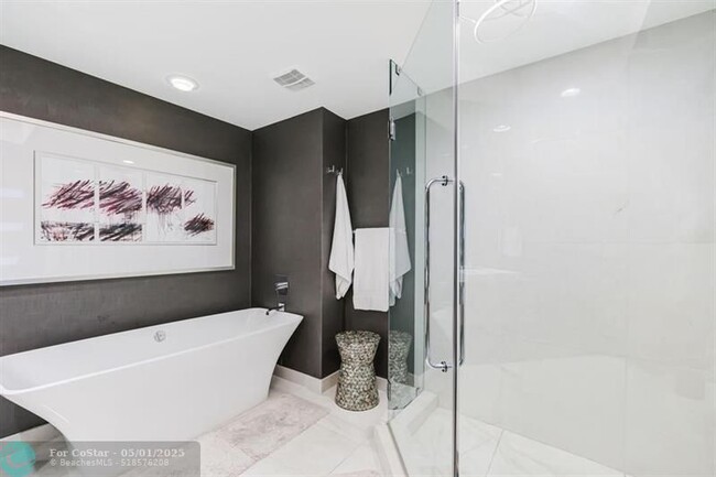 Building Photo - 17301 Biscayne Blvd