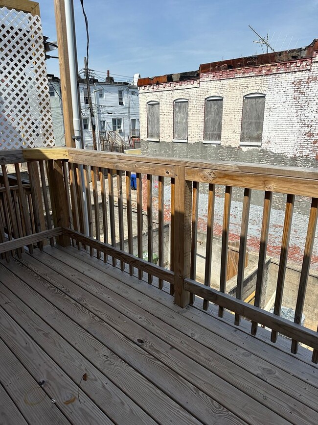 Building Photo - Newly Renovated, Spacious Home! W/D Hook-Up, Close to JHU, KKI and Public Transportation! Availab...