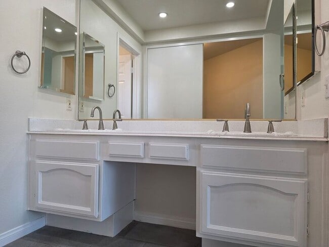Building Photo - 27875 Avenida Armijo