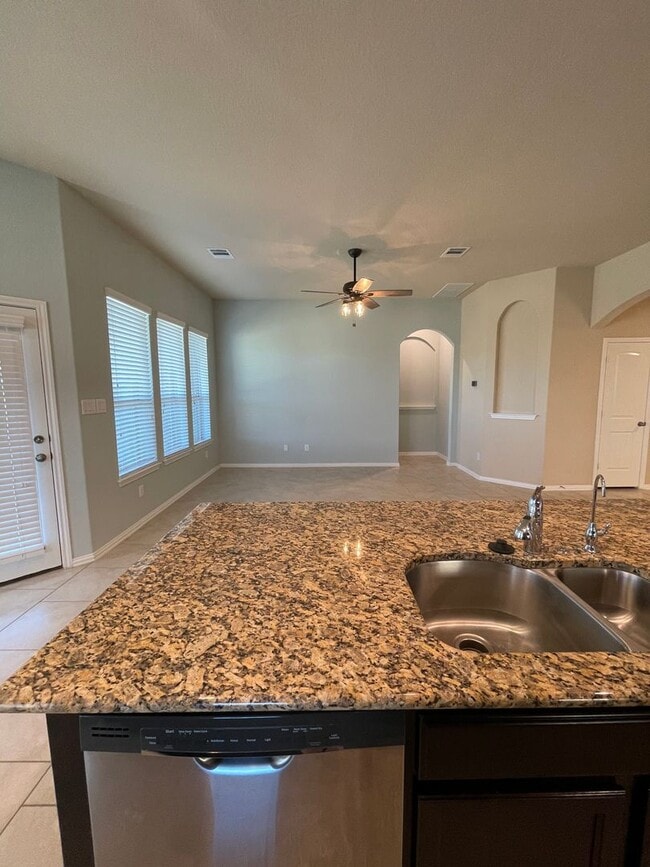 Building Photo - 4/2 in  a gated community in JOHNSON RANCH NORTH