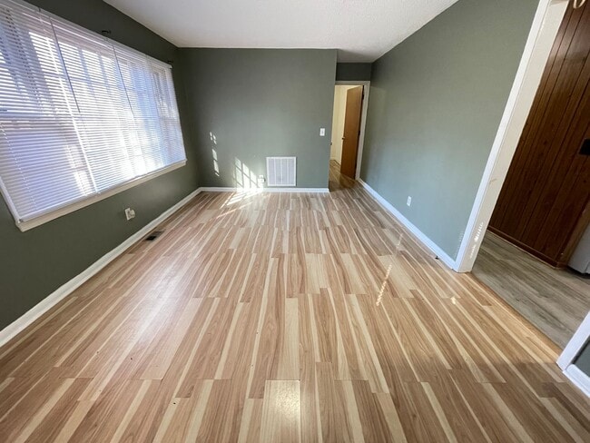 Building Photo - Fantastic location near downtown Pittsboro for this 2br duplex !