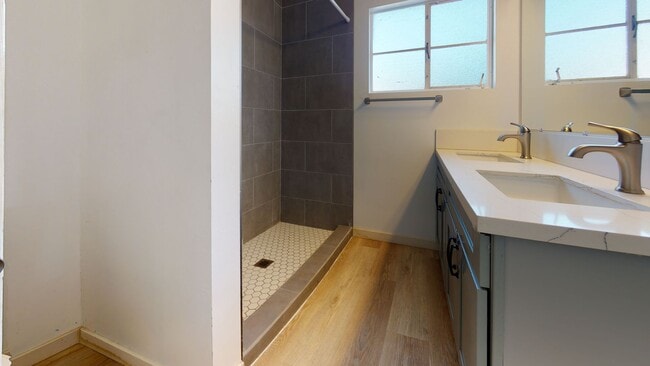 Building Photo - 5231 E Falls View Dr