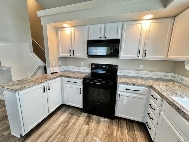 Building Photo - Spacious 3 bed, 2.5 bath home in Central Fort Collins