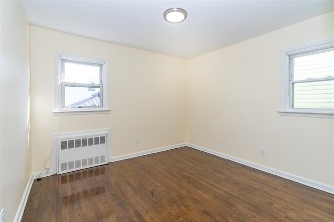 Building Photo - 7 Burdette Pl