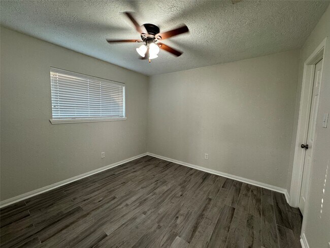 Building Photo - 12800 Briar Forest Dr
