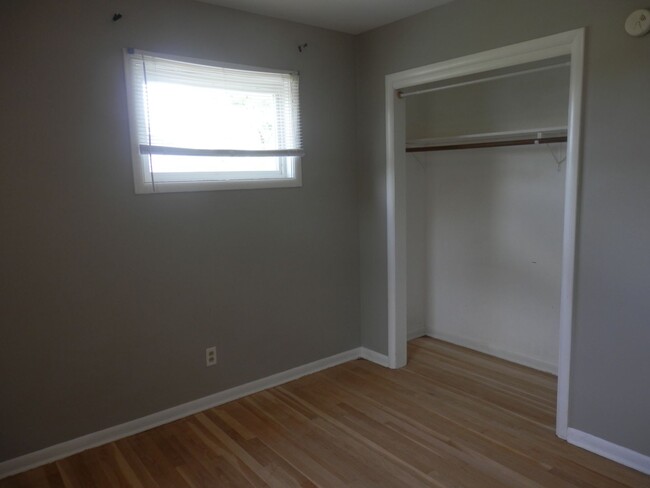 Building Photo - Great 2 Bedroom Duplex In SW Columbia!