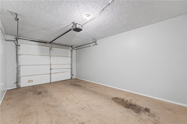 Building Photo - 3403 SW Victoria Pl