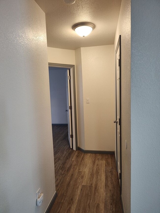 Building Photo - ALL PROSPECTIVE TENANTS MUST SUBMIT A $58 NON-REFUNDABLE APPLICATION FEE PER APPLICANT ONLINE AND...