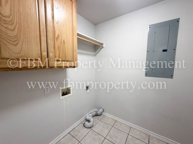 Building Photo - 706 Biloxi Dr