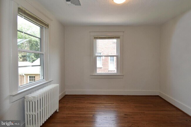 Building Photo - 633 24th St S