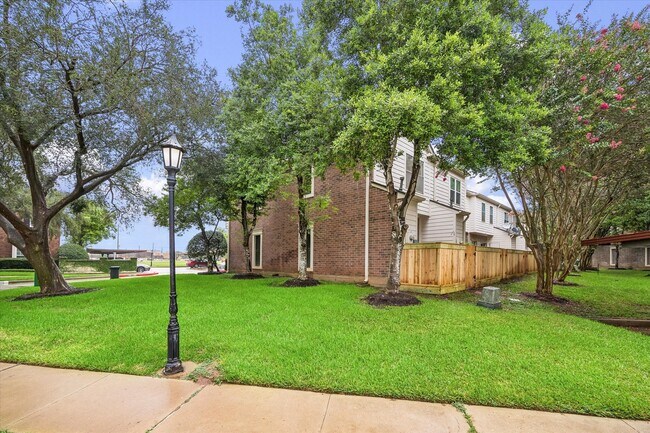 Building Photo - 2930 Grants Lake Blvd