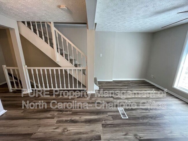 Building Photo - 9445 Lexington Cir