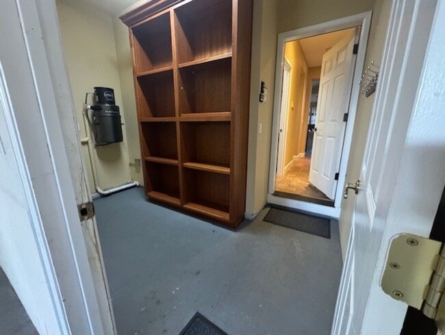 Building Photo - Broken Top Gated Community