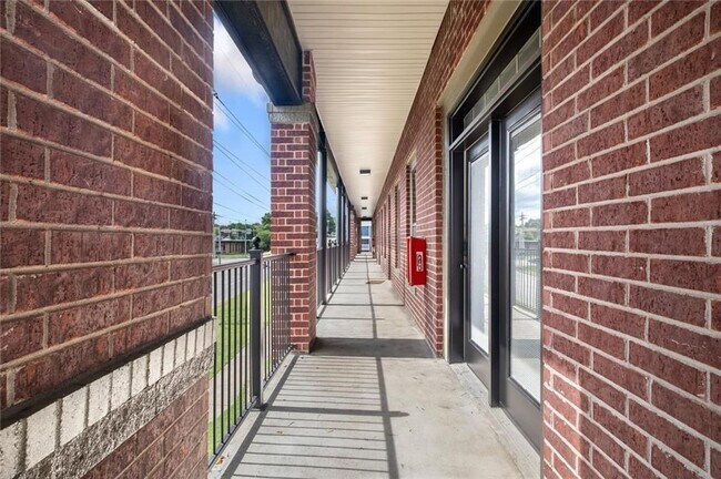 Building Photo - 1115 N Leverett Ave