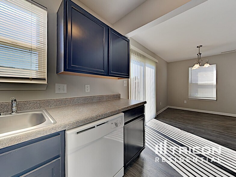 Building Photo - 2887 Beethoven Ave