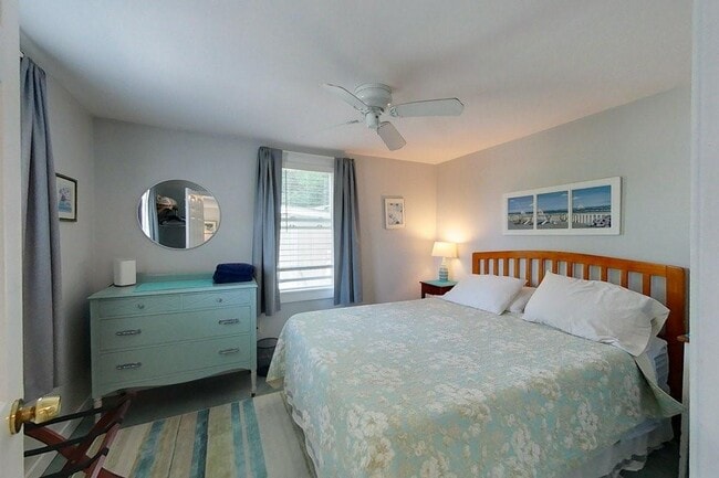 Building Photo - 33 Warren Ave