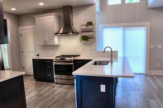 Building Photo - 76 W Starr Ave